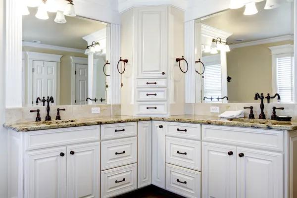 Experience High-Quality Bathroom Renovations in Woodbridge